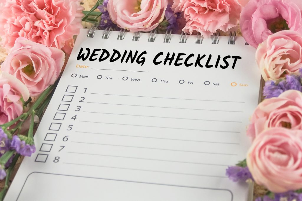 10 Maid of Honor Duties That'll Ease the Stress of Planning a Wedding