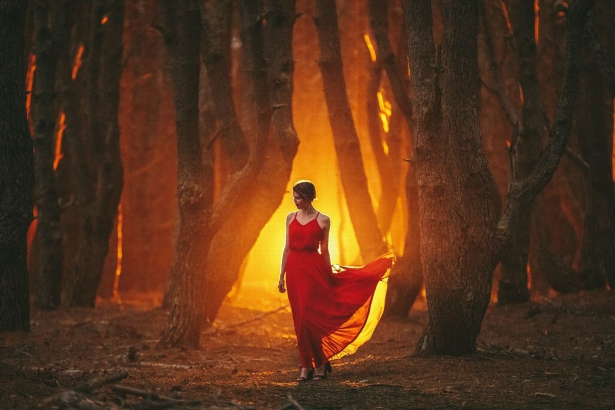<strong>Featuring:</strong> Annabelle dress in Crimson