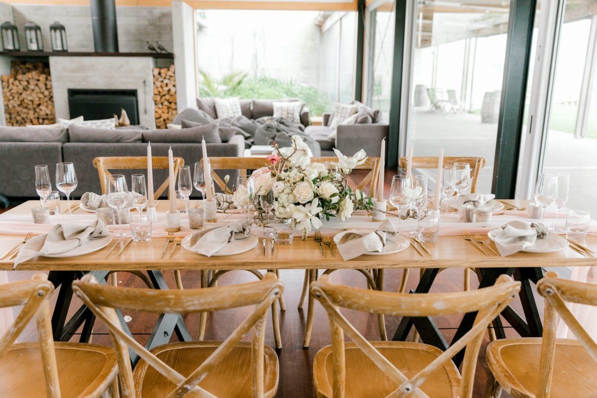 <strong>Table arrangement by:</strong><br><strong>Photograph by: </strong>Sweet Events Photography
