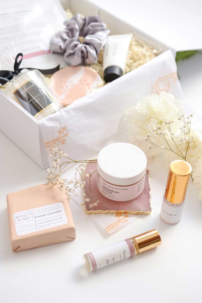 <strong>Featuring:</strong> Gift boxes by Baby's Breath